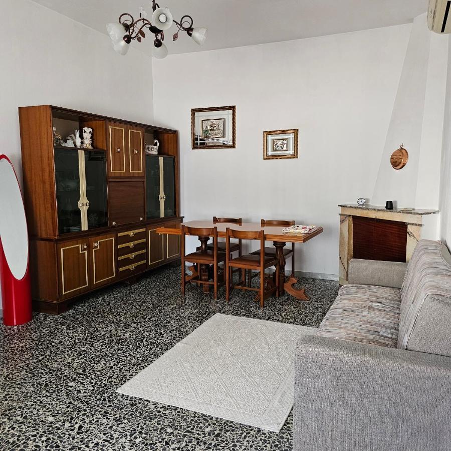 Appartamento A Telti Con Giardino Privato E Posto Auto Exteriör bild